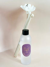 Load image into Gallery viewer, Diffuser Refill 200ml (with reeds &amp; flower)
